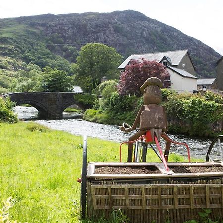 Hotel Saracens Head Beddgelert Exterior foto