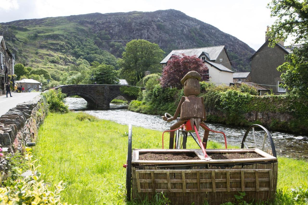 Hotel Saracens Head Beddgelert Exterior foto